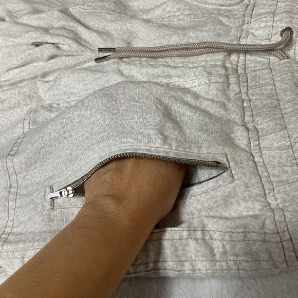 Athleta Gray Joggers with Elastic Waistband - Picture 6 of 14